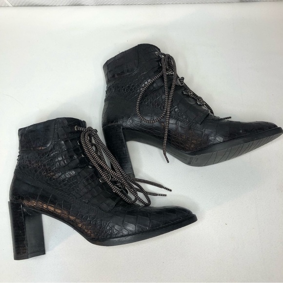 Stuart Weitzman & Gigi Hadid Collab Black Leather Lace Up Ankle Boot Size 7.5 - Picture 4 of 13